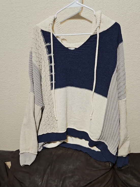 BKE Sweaters - BKE Cream & Navy Colorblock Cowl Pullover. Super Soft